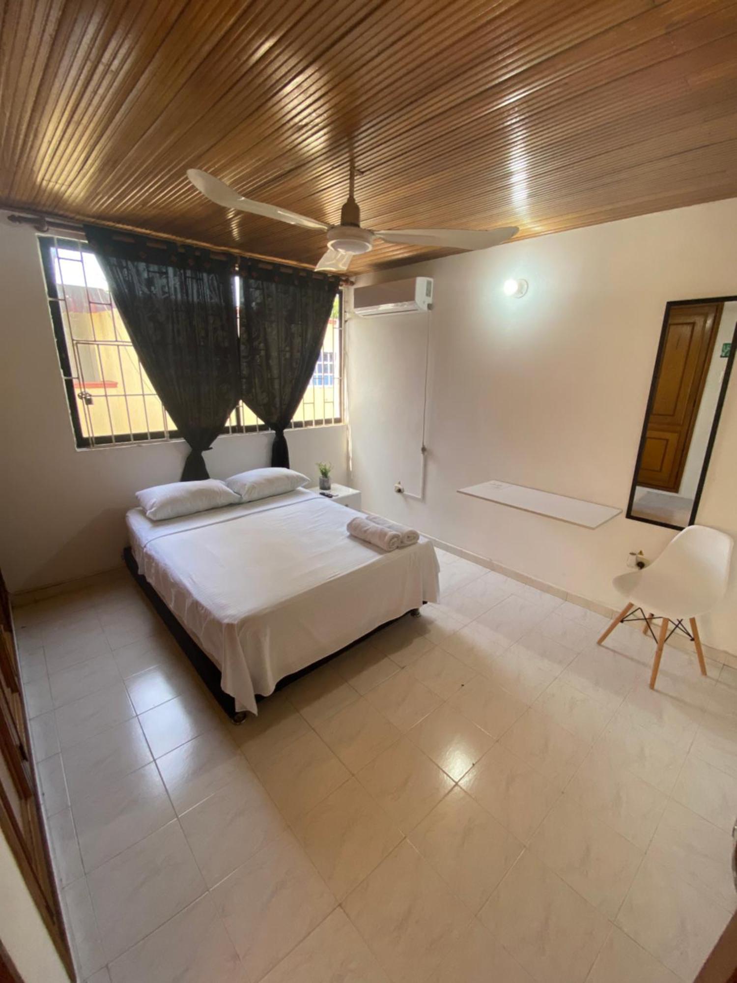 Habitaciones Cerca Al Aeropuerto 2 Картахена Экстерьер фото